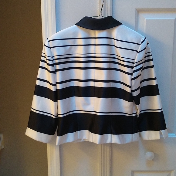 JS Collections Jacket - Picture 2 of 3